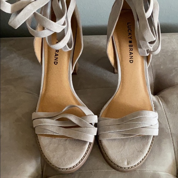 Lucky Brand Chinchilla Laksha Sandal - Picture 4 of 5